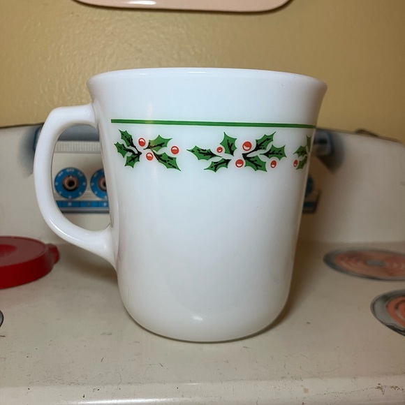 One 1 Holly Days (Corelle) by CORNING Pyrex mug Christmas Holidays - Picture 4 of 5